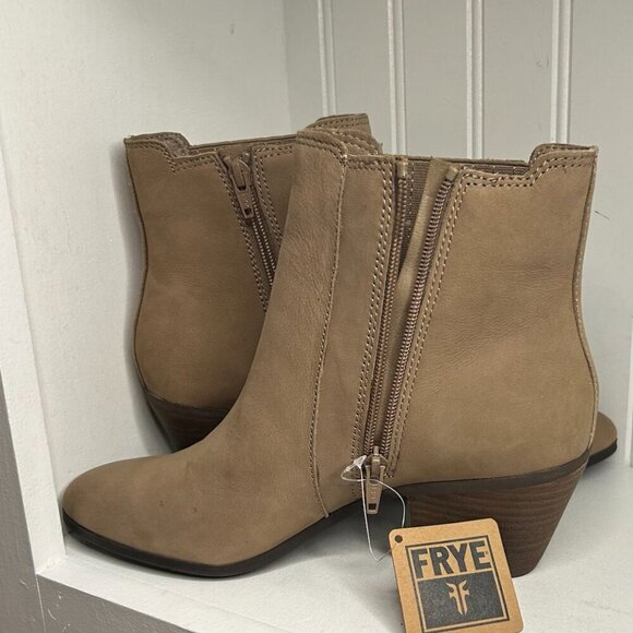 Frye Sandra Chelsea Boots - Suede (For Women) Size 9 - Picture 3 of 6